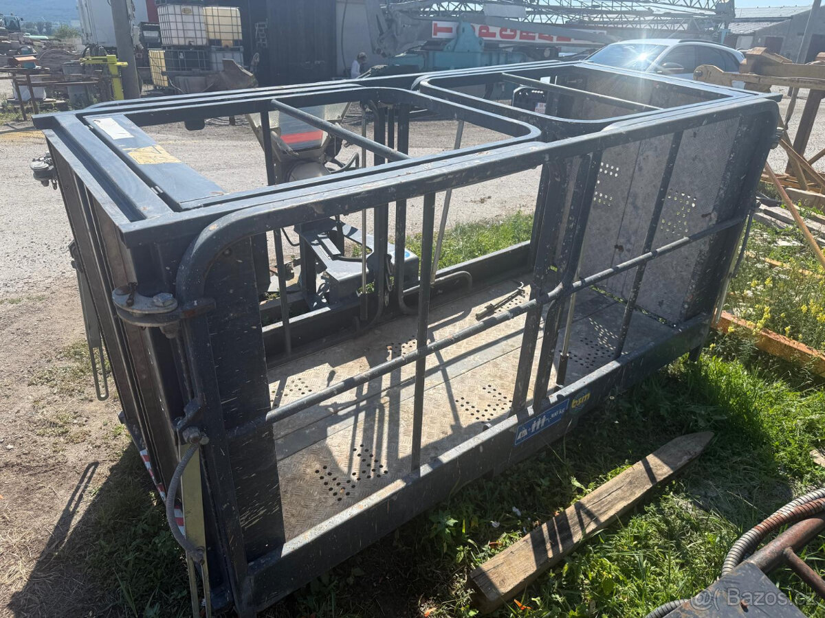 Otočný teleskopický manipulátor MERLO ROTO 40.25 MCSS - 17