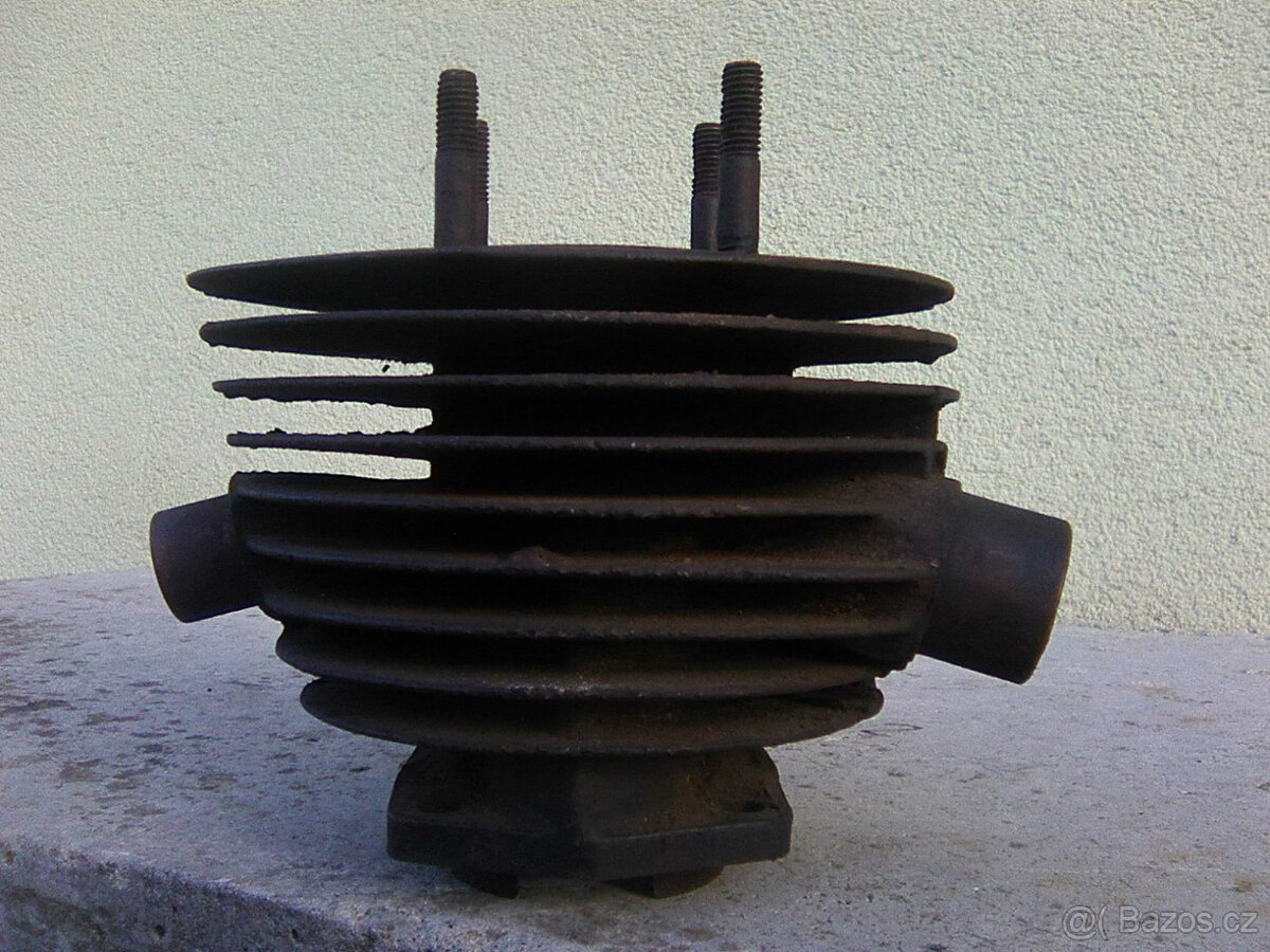 čz 125/150 - motor,rozeta,kolo,náboj,startpáka,válec čz125b - 17