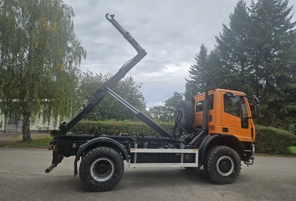 4x4 sypač Iveco 13.5t radlice hák kontejner - 17