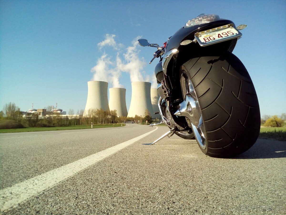 Suzuki Intruder M109R, M1800R - 17