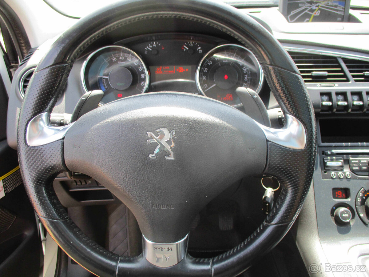 PEUGEOT 3008 Hybrid 4x4 Allure Pano Navi LED 2015 - 17