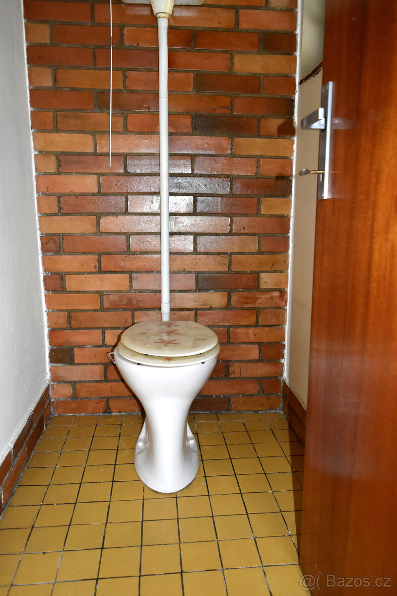 Náchod - Prodej rodinného domu se třemi jednotkami a garáží - 17