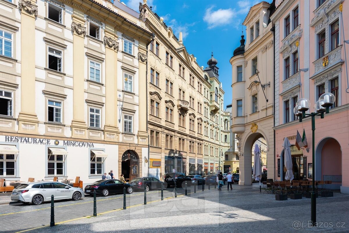 Mezonetový luxusní byt s výhledem na Staroměstské náměstí - 17