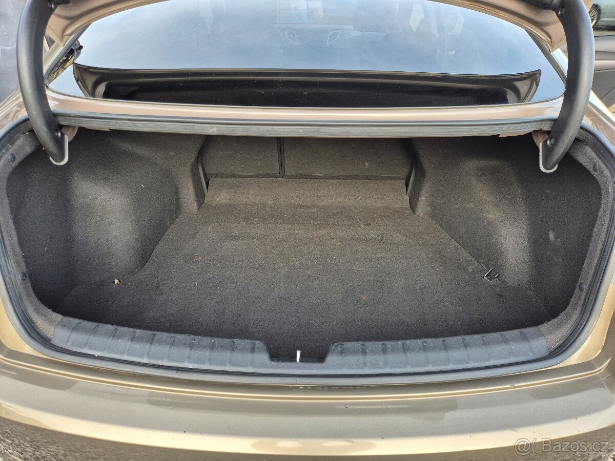 Hyundai i40,1.7CRDi,100KW,PLNÁ VÝBAVA,LED,WEBASTO,R.V.2014 - 17