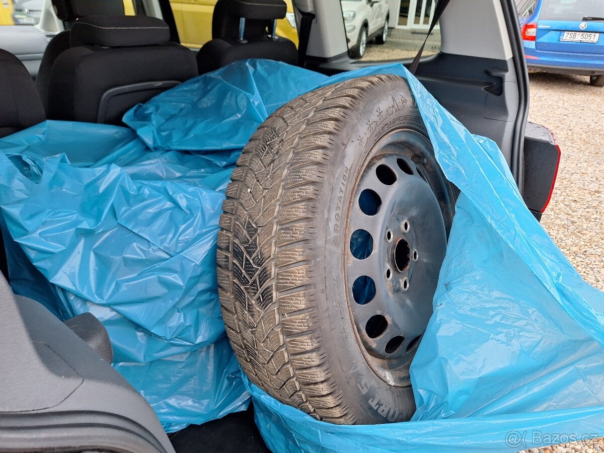 Volkswagen Touran 1.2 TSi 77KW S.Kniha, 7Míst + Zimní kola - 17