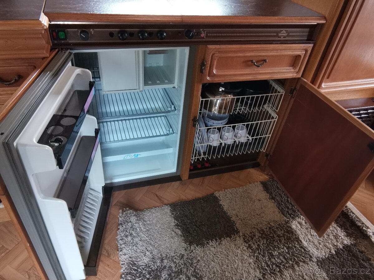 Karavan Hobby 495 Prestige - SOLÁRY - 17