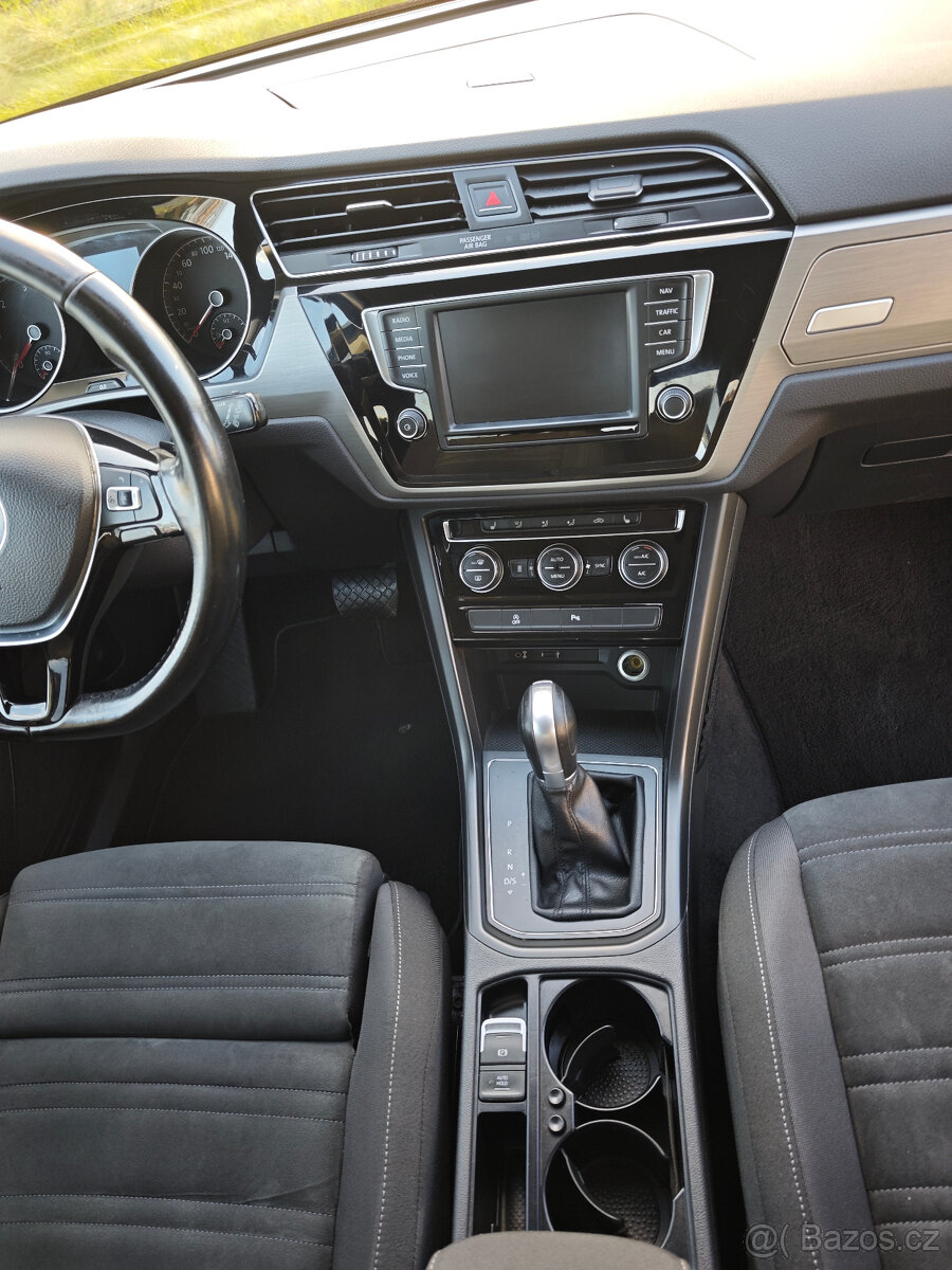 VW Touran III,2.0TDI 110KW,DSG,2017,Webasto,masáže,ACC,tažné - 17