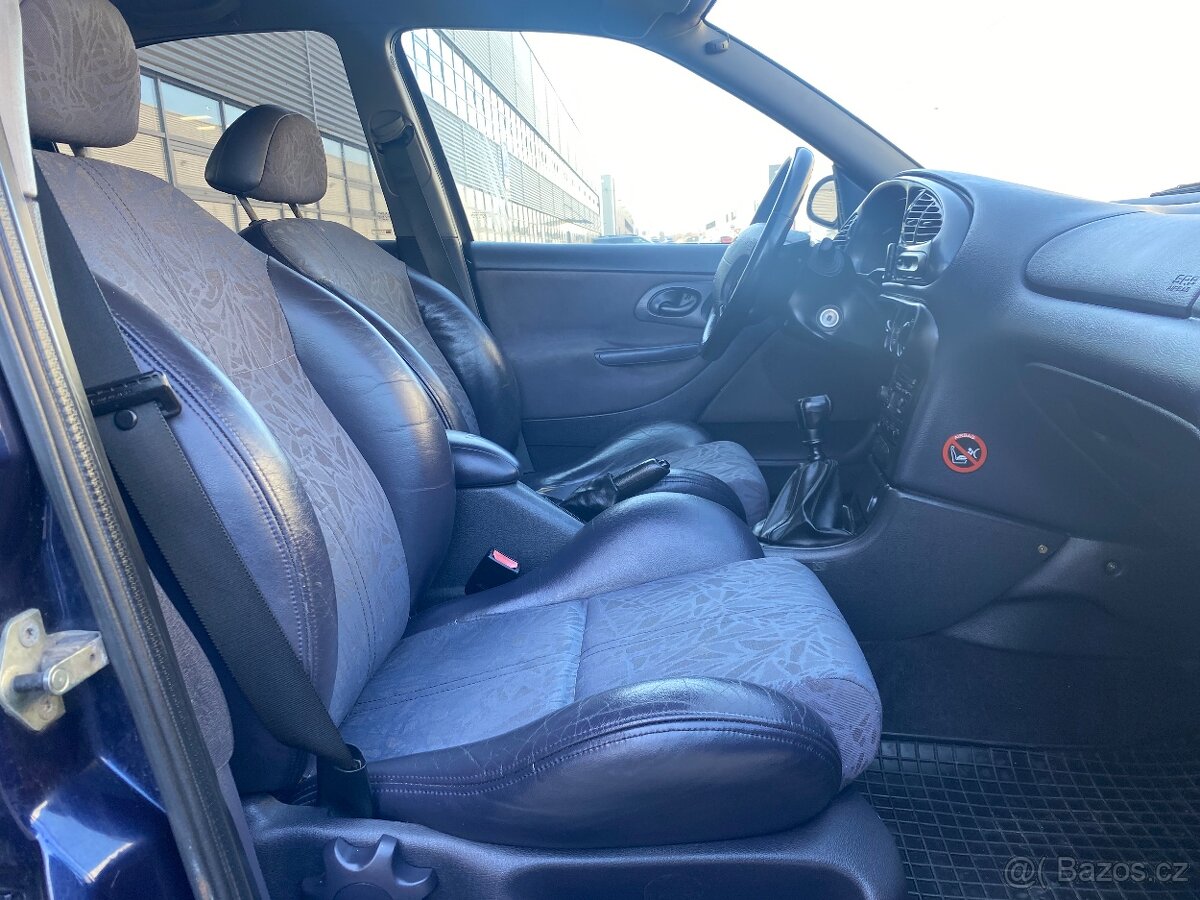 Ford Mondeo 2,5 V6 125 kW - 17