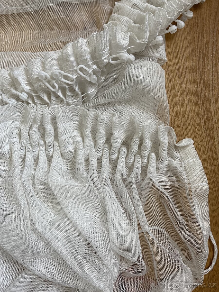 Závěsy, záclona a 2 potahy na polštář. - 17