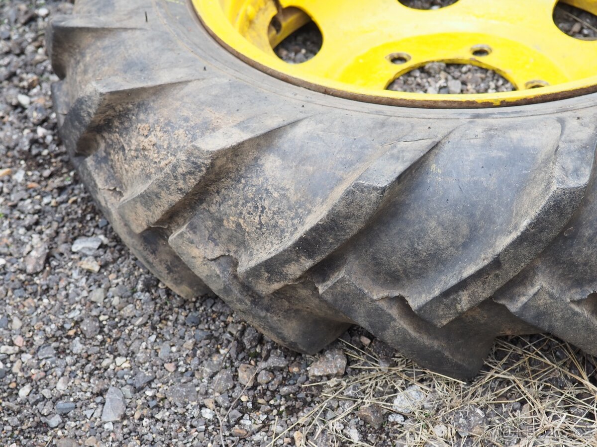 Kola s pneu šípáky Barum 8,3.8-20 - 17