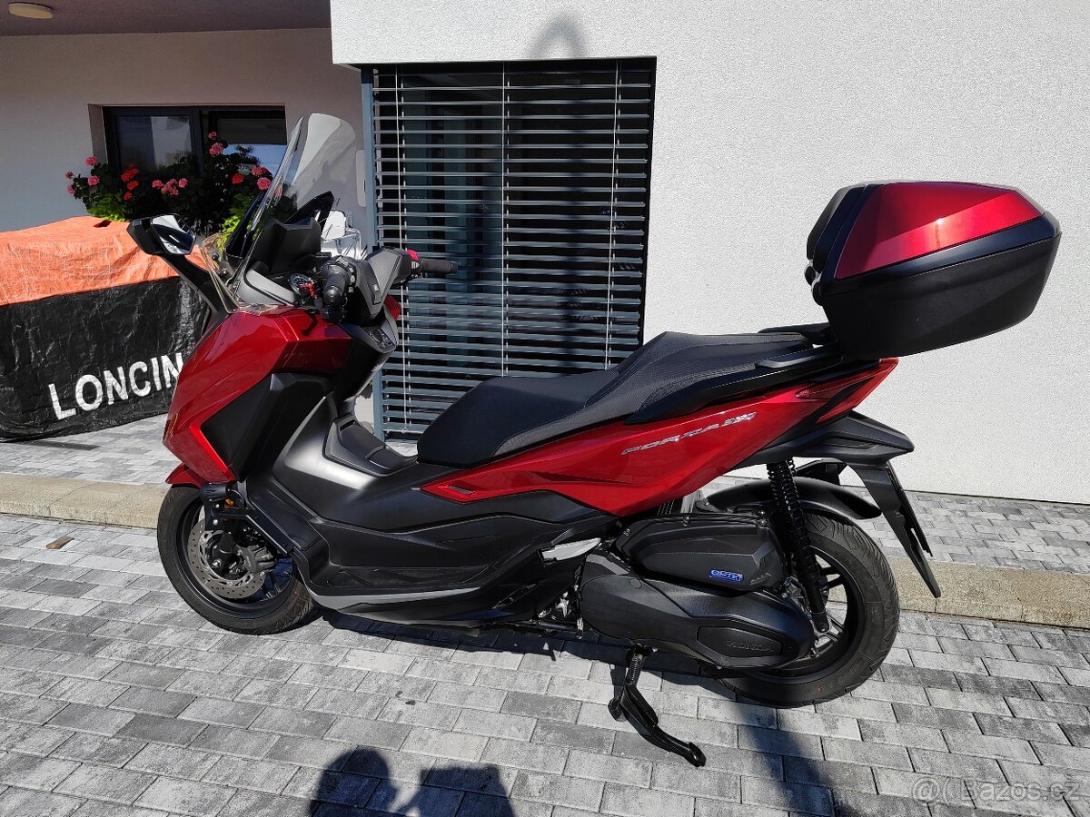 Honda Forza 350 ČR - 17