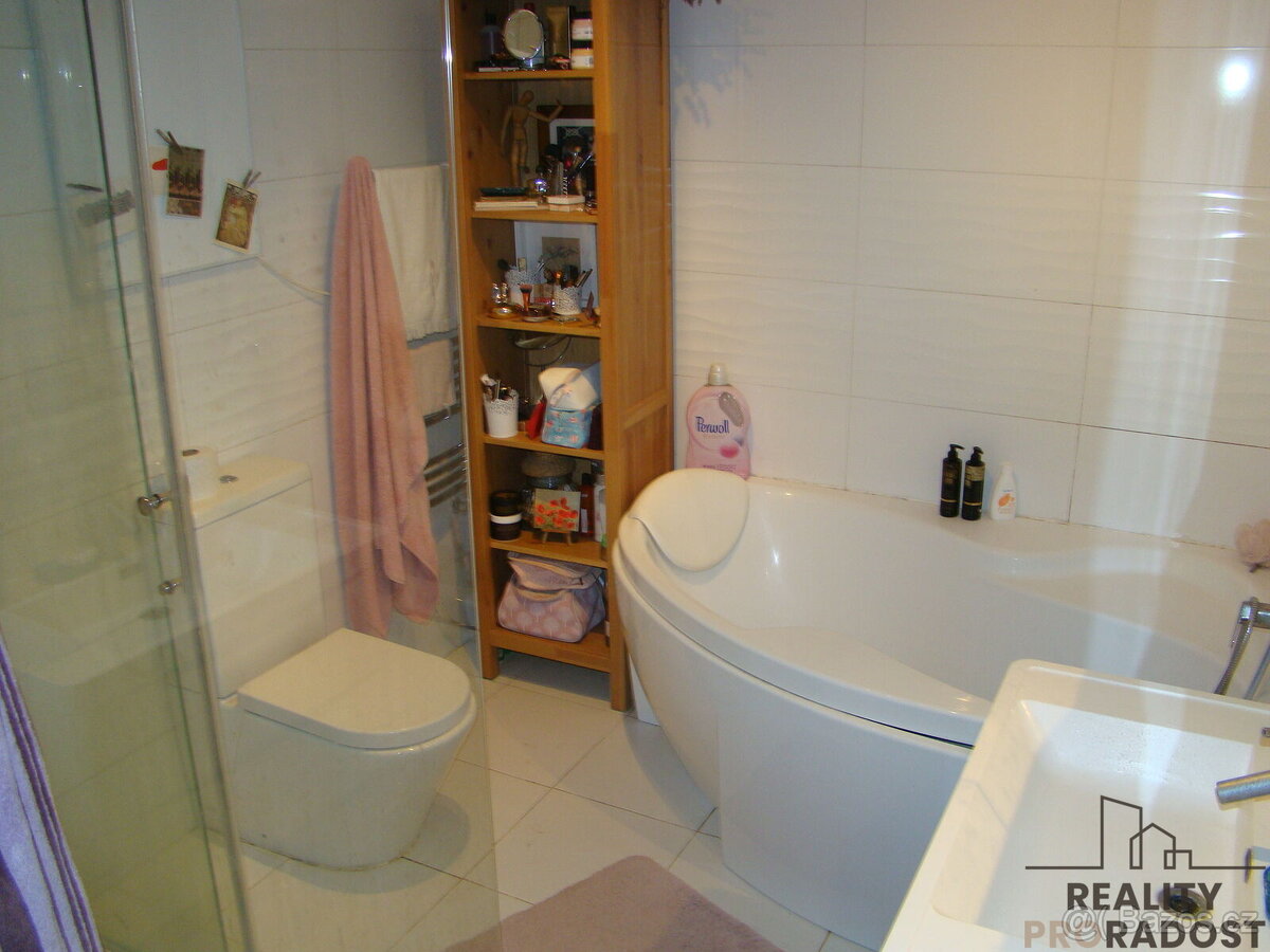 Prodej rodinného domu se zahradou a stavebním pozemkem v Hoř - 17