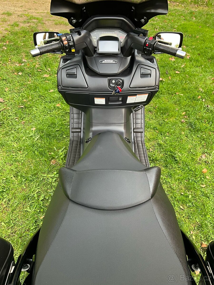 SUZUKI BURGMAN 650 Executive ABS - perfektní stav. - 17