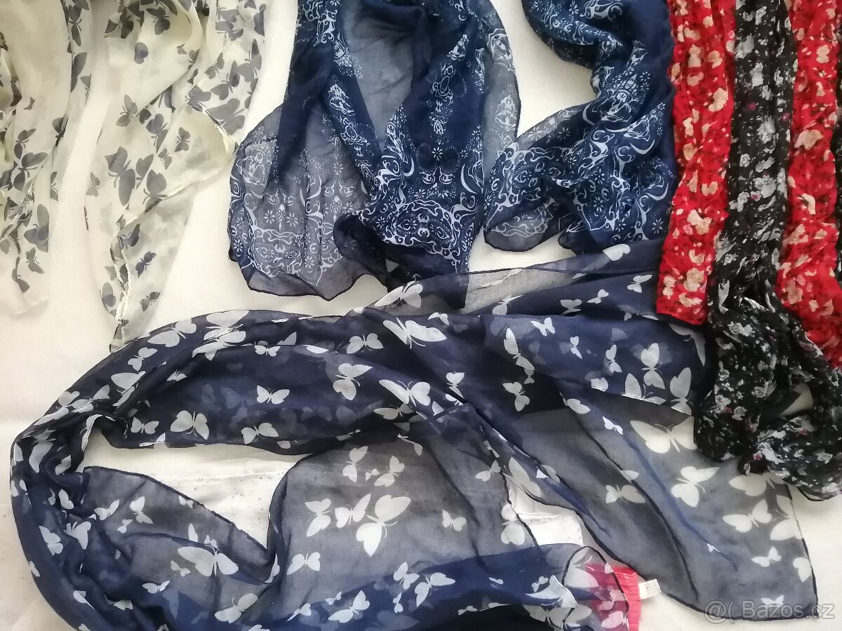 Prodám 54ks oblečení, převážně NOVÉ vel. S - 17