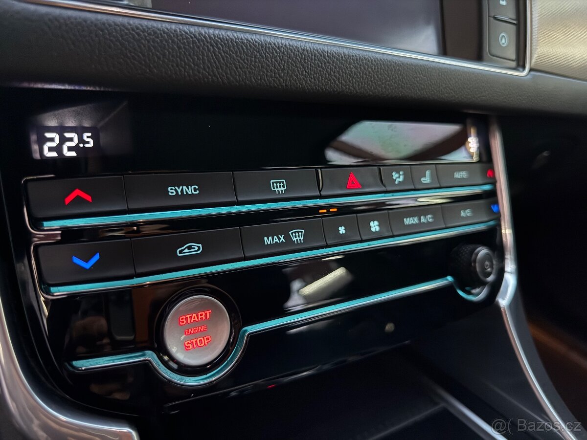 Jaguar XF 2.0d výborný stav - 17