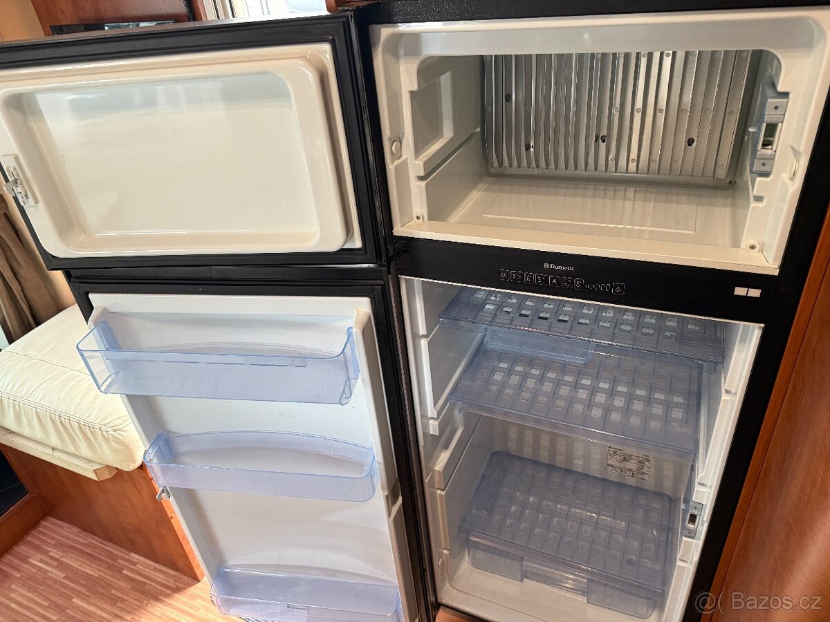 Obytné auto - P.L.A - 3.0l, automat, 2x klimatizace, solár - 17