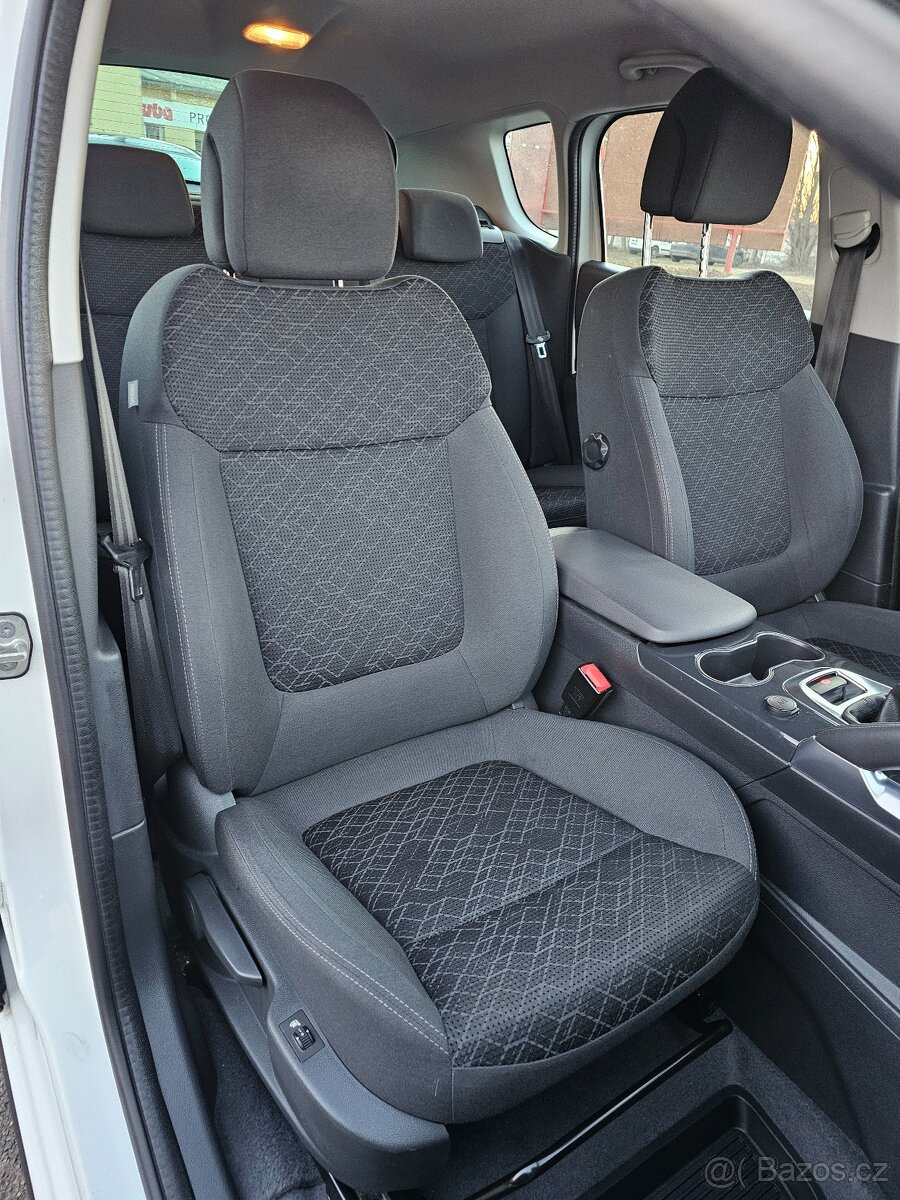 PEUGEOT 3008 2016 1.2 e-THP 96kW,VÝHŘEVY,TEMPOMAT,PARK.SENZ - 17