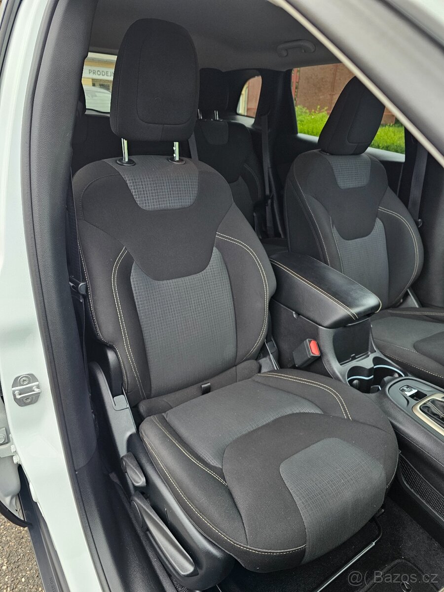 JEEP CHEROKEE 2016 3.2 V6 202kW LATITUDE,NAJETO 100 000KM - 17