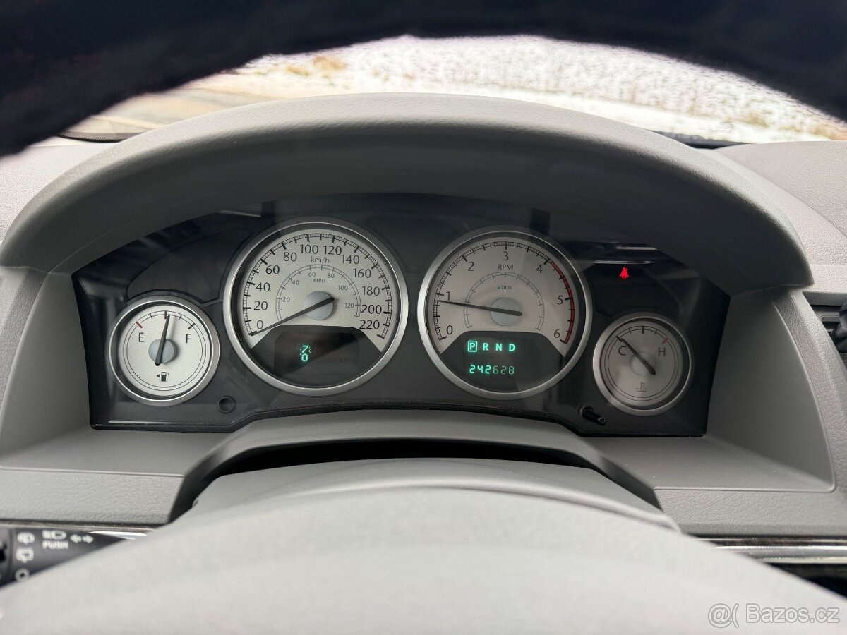 Chrysler Grand Voyager 2,8 CRDi RT DVD Limited 2011 - 17