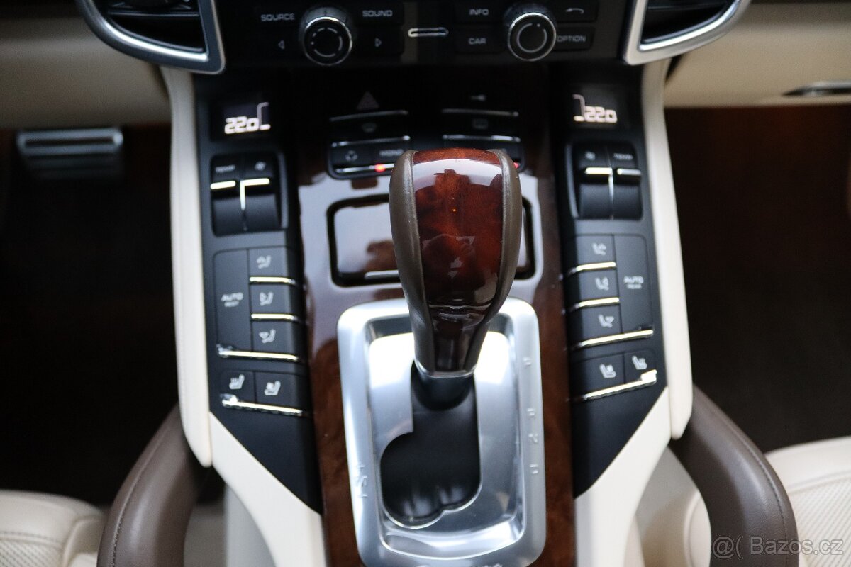 PORSCHE CAYENNE S 4.8 V8 4X4 294kW - 17