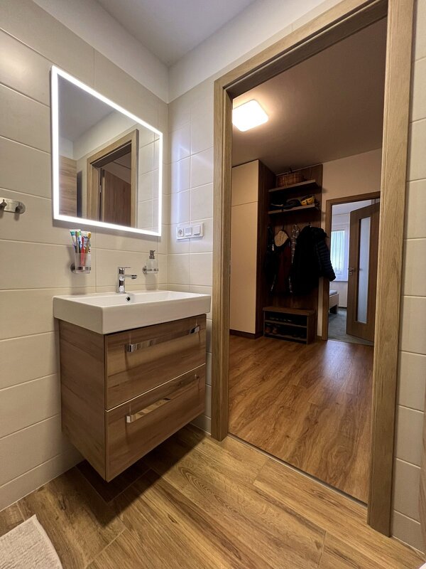 Prodej bytu 4+1 s lodžií, 87 m², po kompletní rekonstrukci – - 17