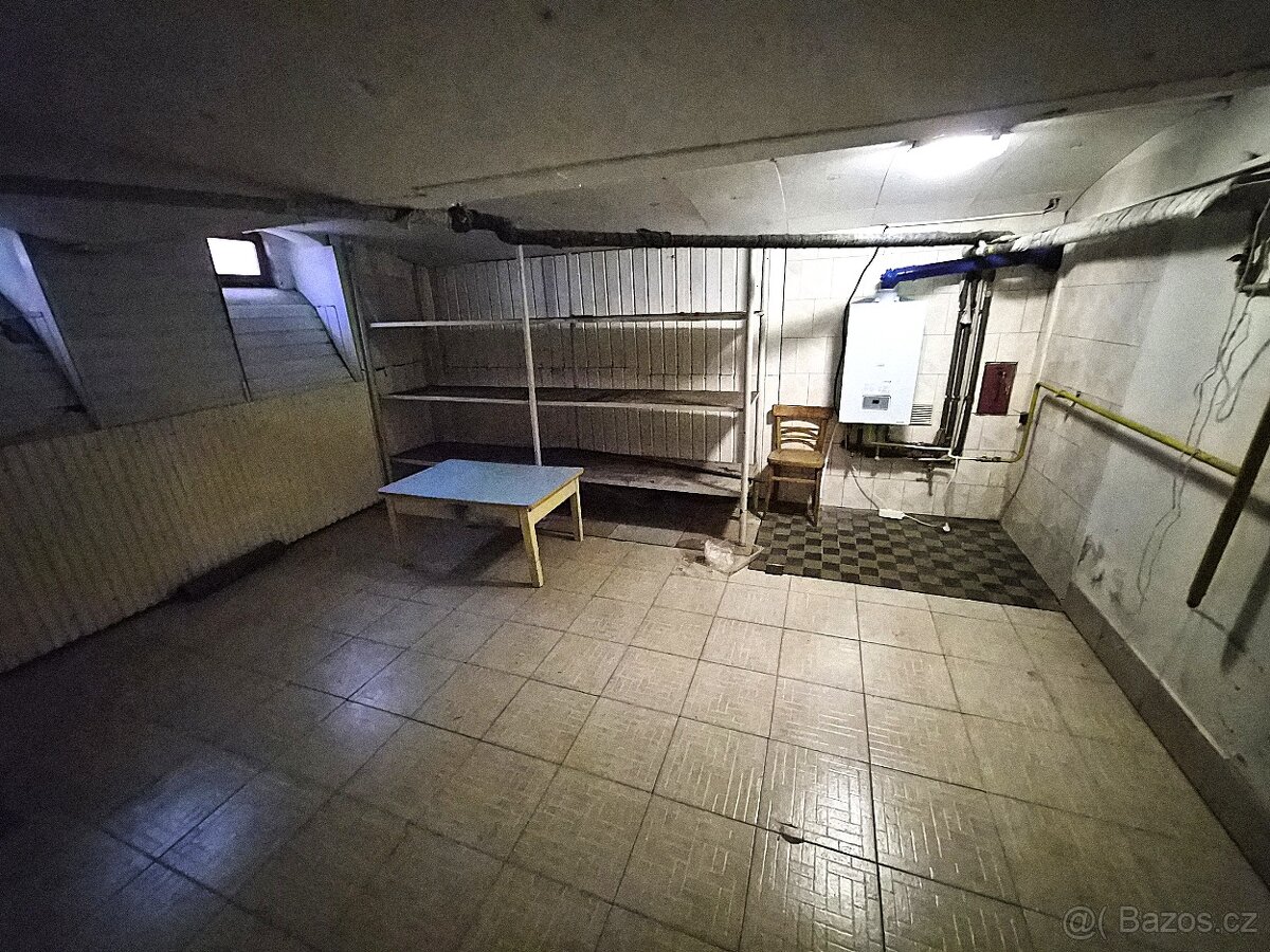 Prodej dvougeneračního domu v Chomutově - 17