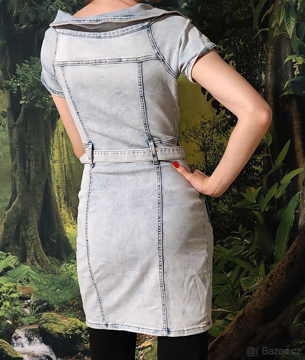 Set krásného oblečení šaty, kabát, triko - 17