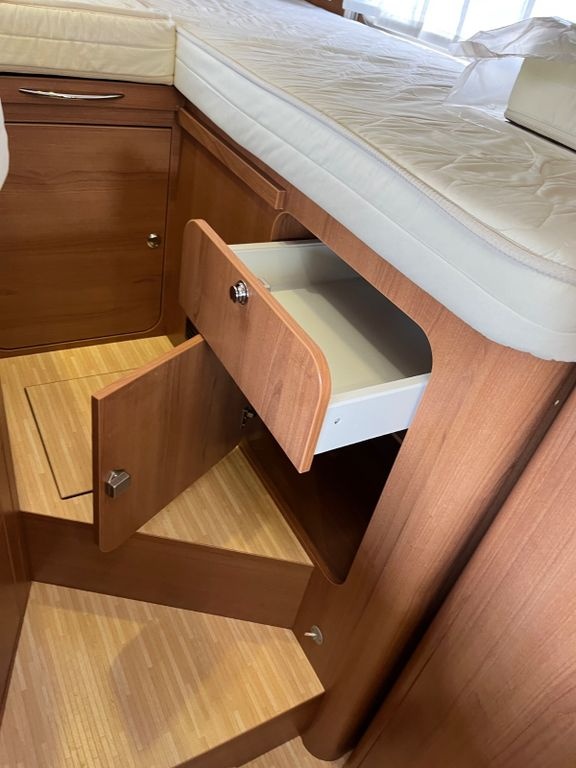 LMC,2013,130ps,klima,tempo,automat,remis,garaz,tv,AKCE - 17