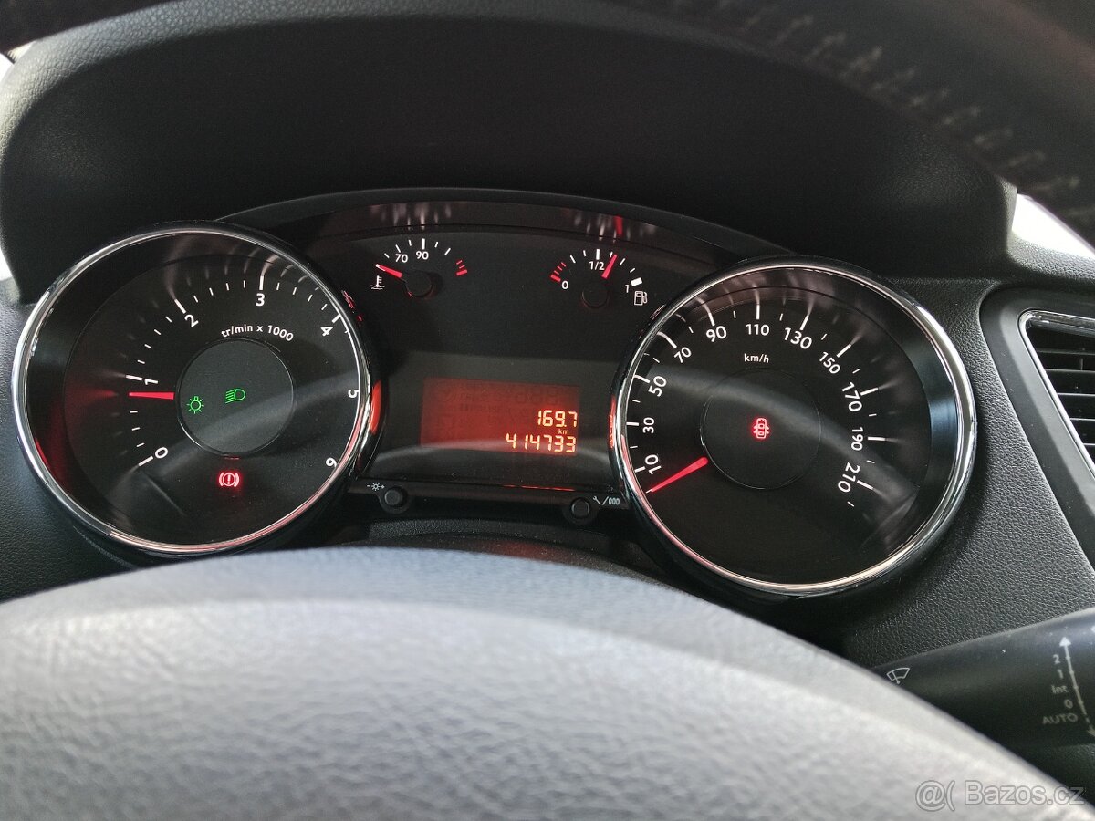 Peugeot 5008 1.6Hdi 84kw rok 4/2013 - 17