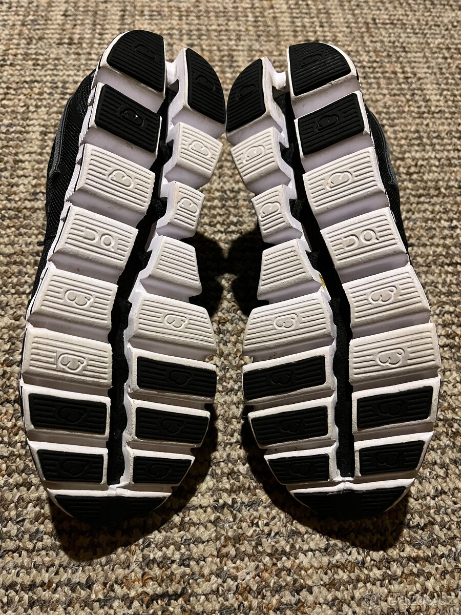 13x Dámské boty On Running Cloud, velikost 37 - 37,5 - 17