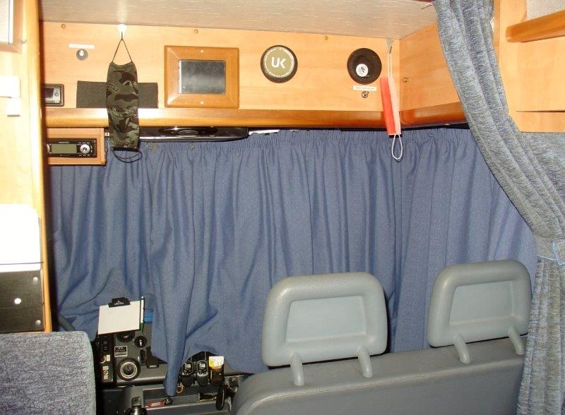 karavan Mercedes Vario 614 - 17