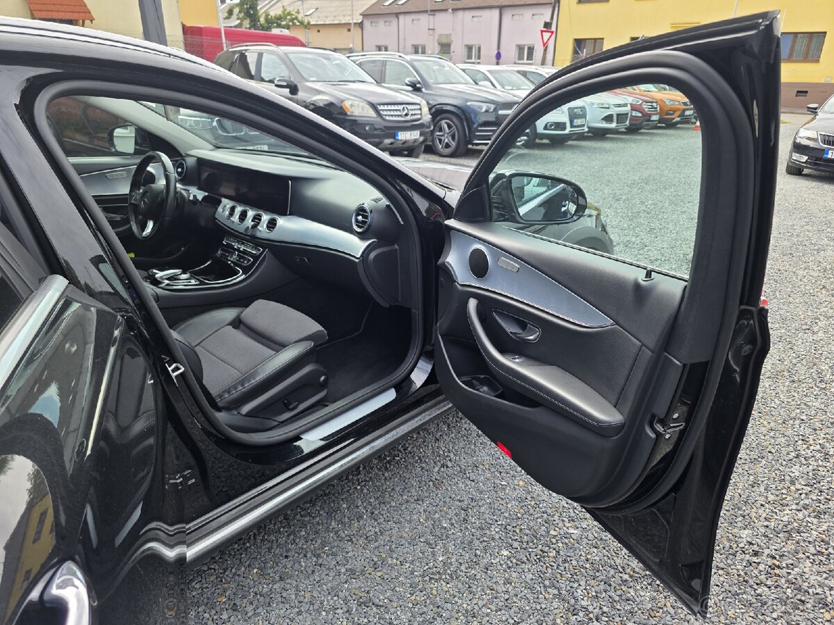 Mercedes-Benz Třídy E 220CDI 4-MATIC - 17