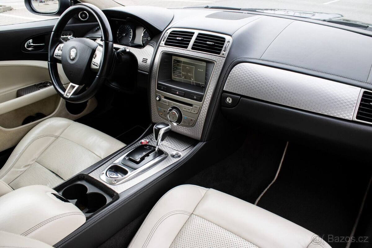 Jaguar XKR 4.2 Coupé 306kW A6, (2007) - 17