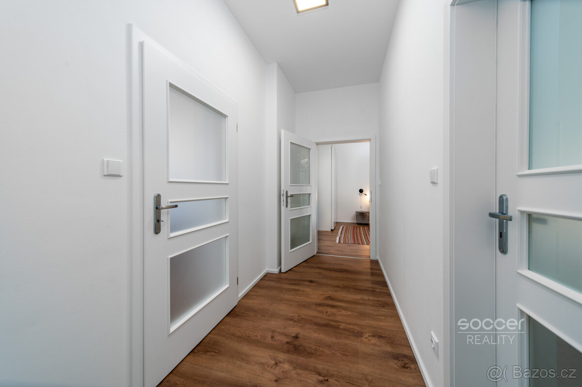 Nadstandardní velmi krásný byt ve vile se zahradou. - 17