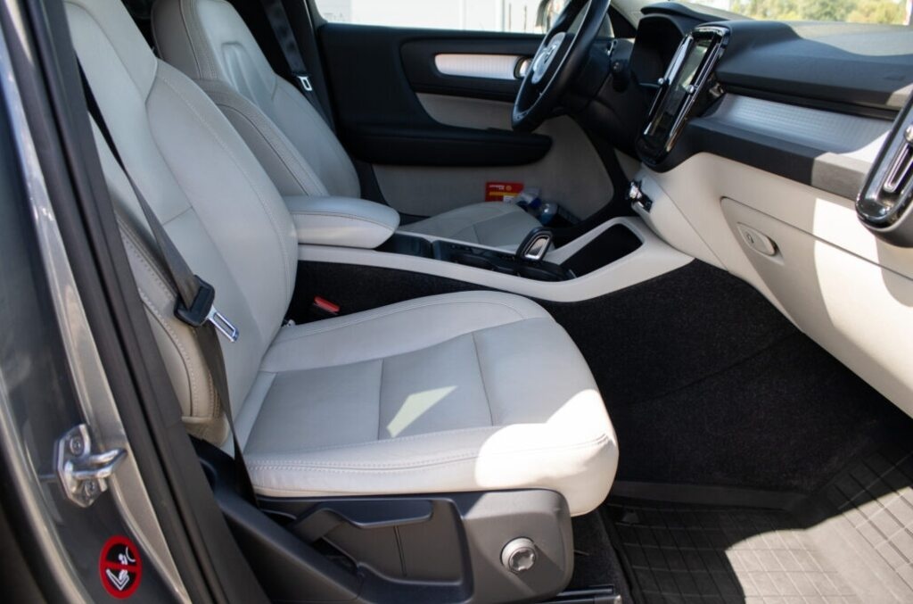 Volvo XC40 D4 Momentum (2018) - 17