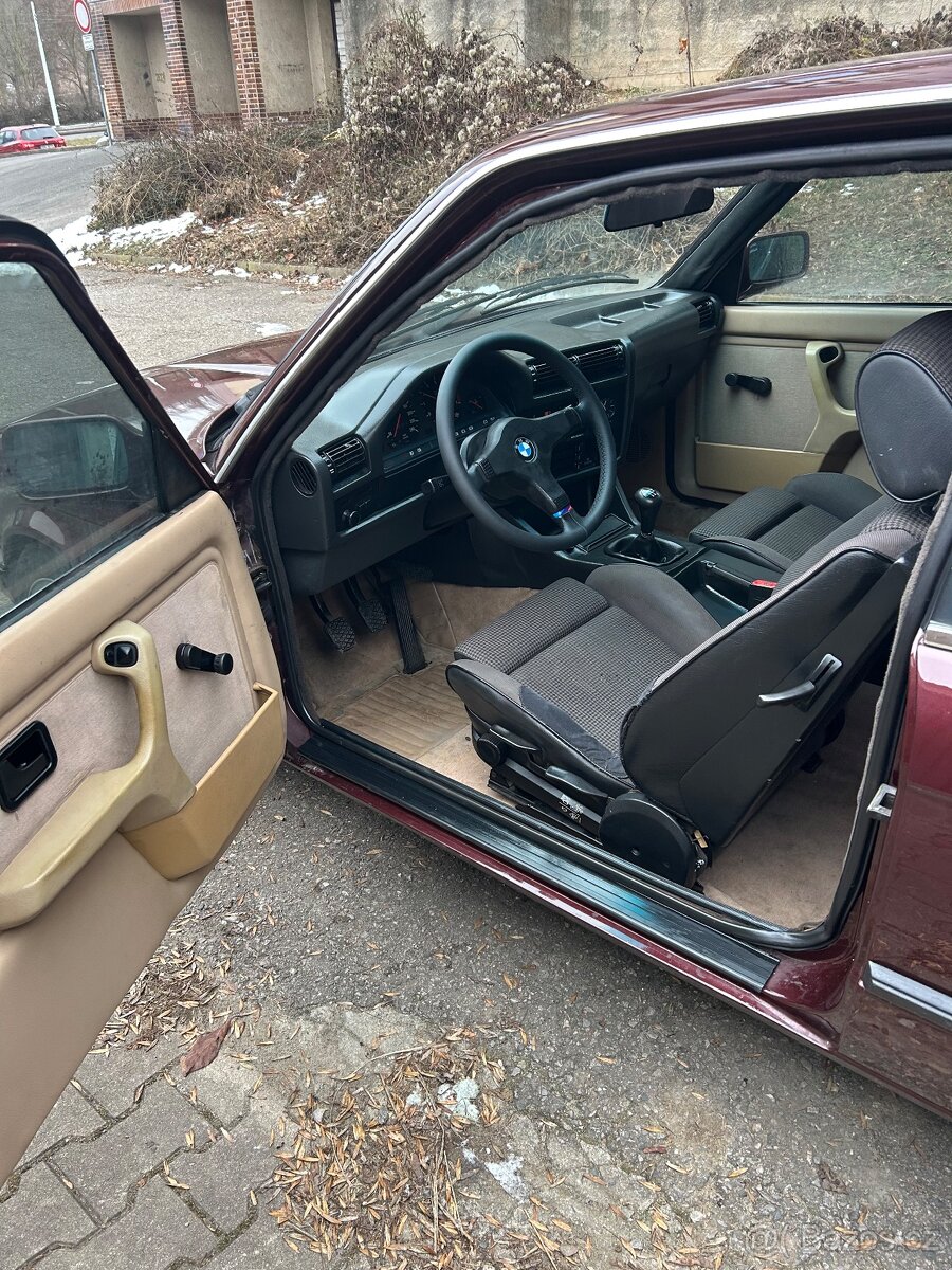 Prodam BMW e30 kupe 320i - 17