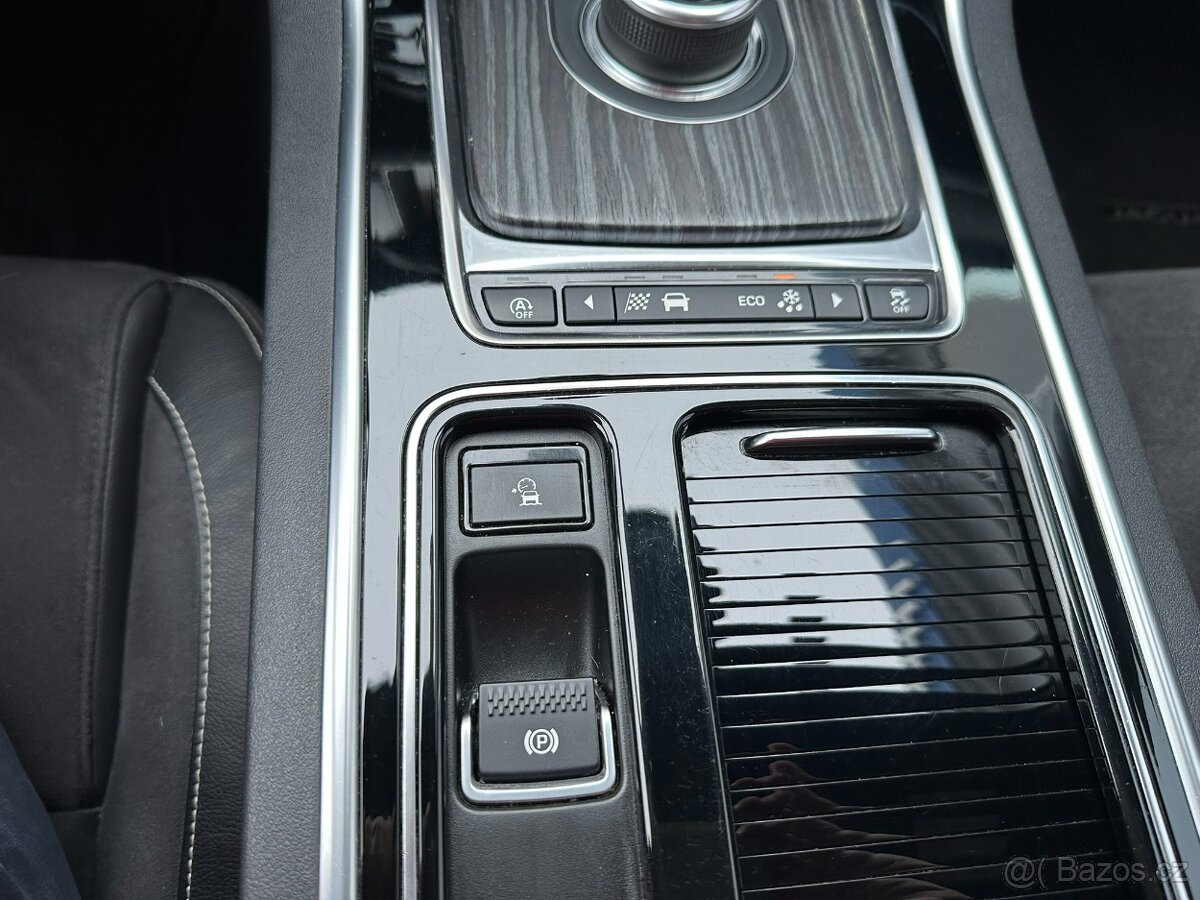 Jaguar XF, Kombi 3,0 TDi 221kW - 17