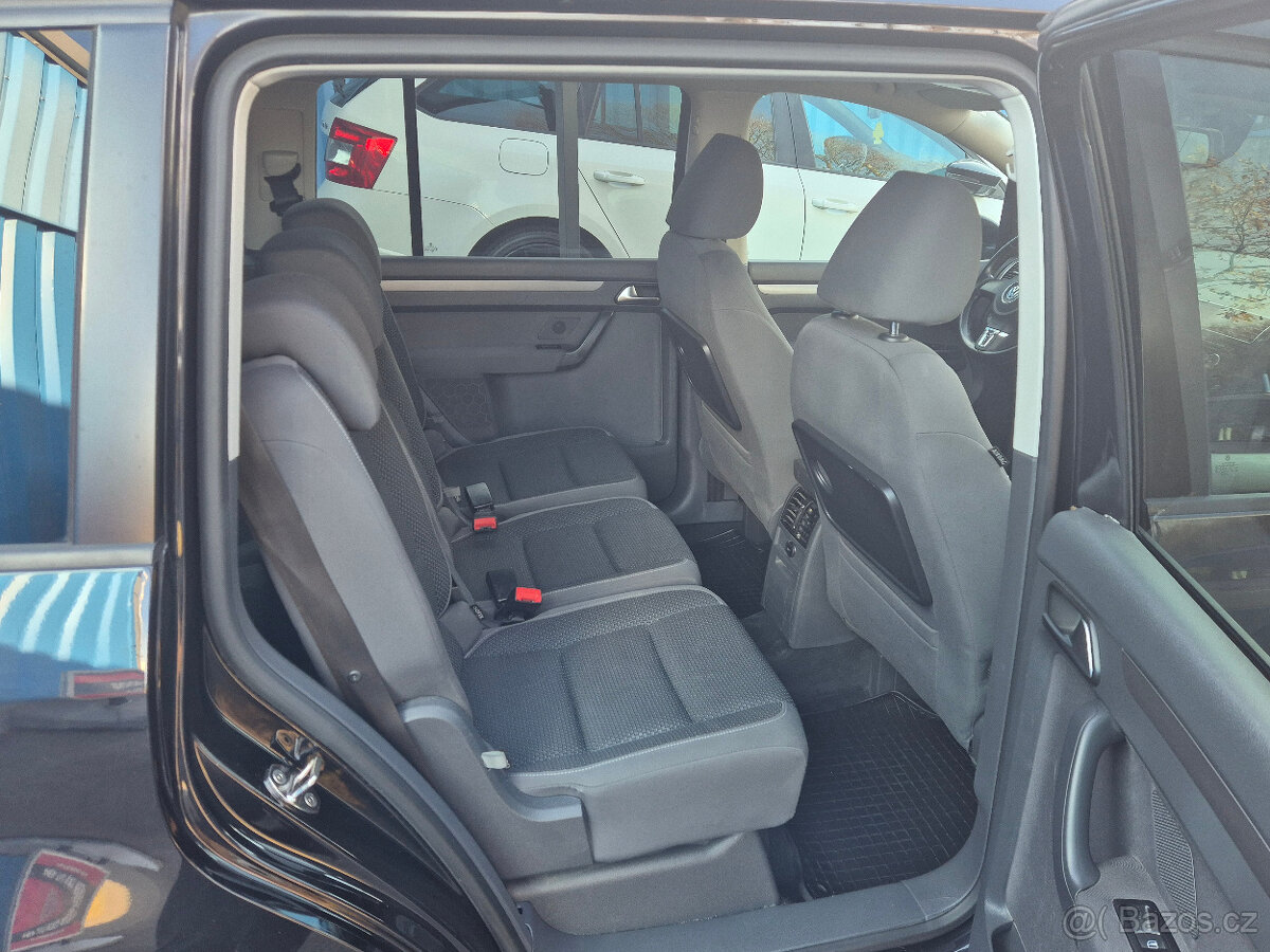 Volkswagen Touran 2.0 TDI 7 MÍST - 17