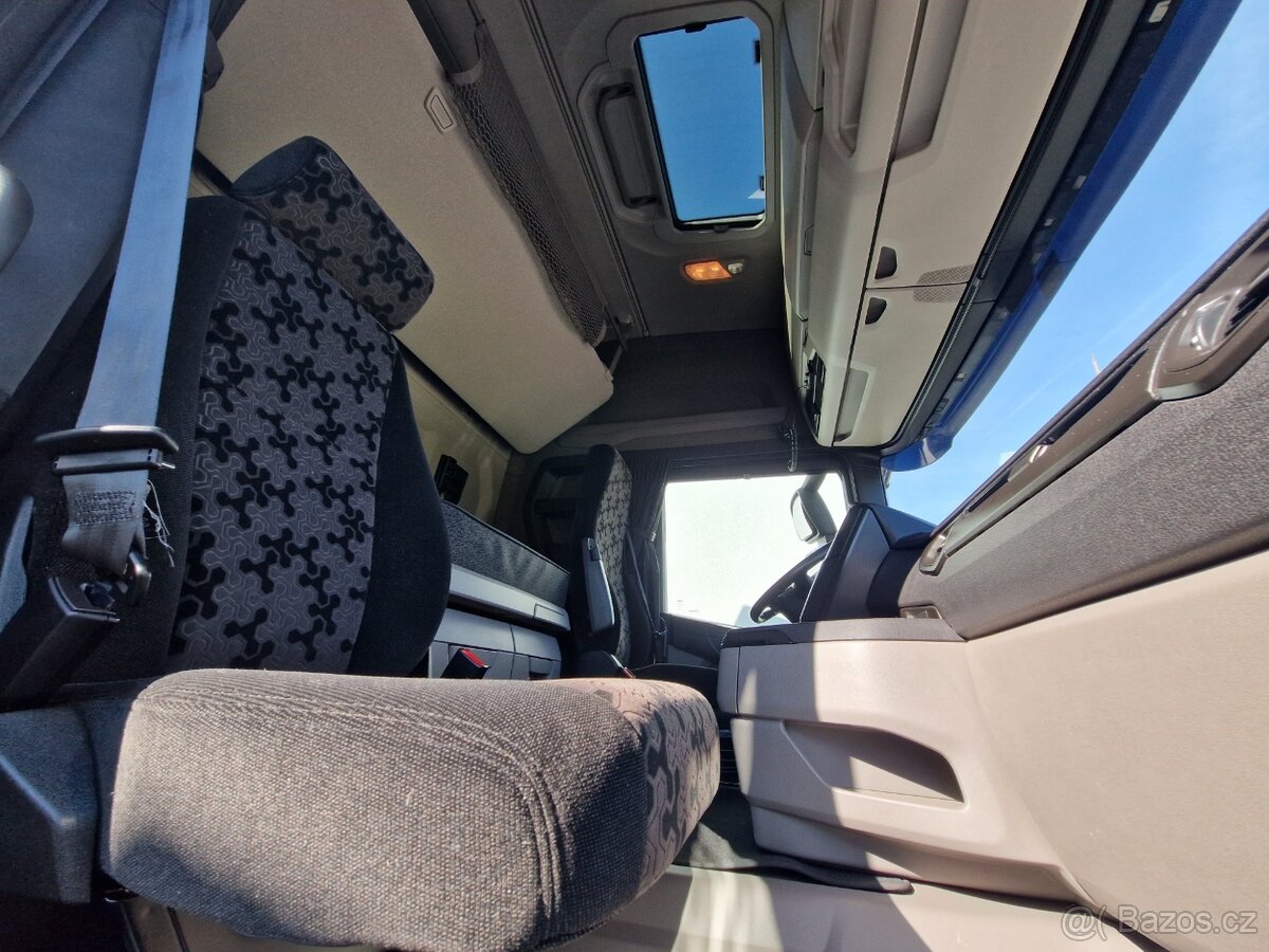 Tahač Scania R450 side skirts Full Led - 17