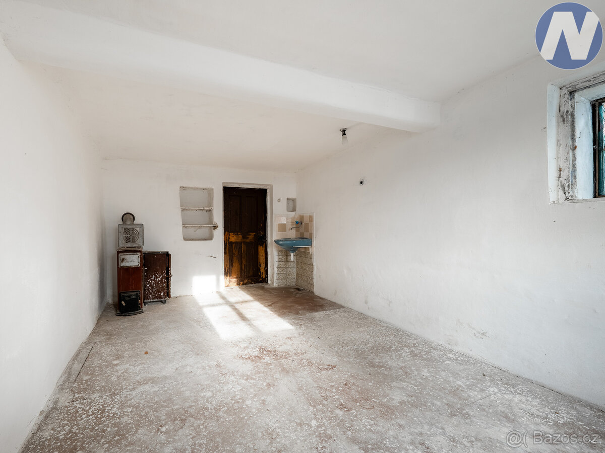 Dub u Prachatic, prodej rodinného domu s uzavřeným dvorkem a - 17