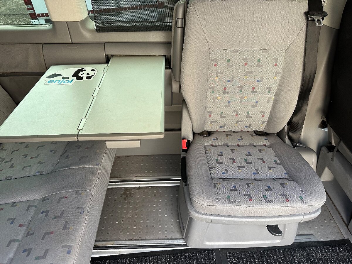 VW Multivan 4x2, 2,5 TD 96 kw,spací lavice,7 míst,tope - 17