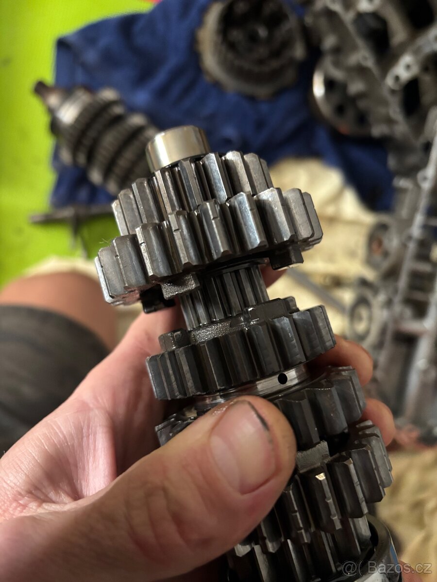 Klikova hridel ojnice prevodovka spojka Suzuki Gsxr750 00-03 - 17