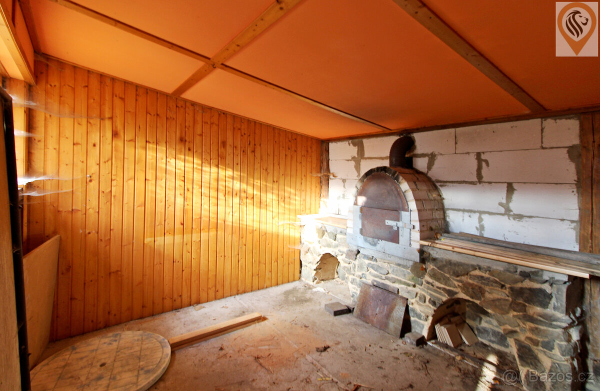 Prostorný rodinný dům se dvěma bytovými jednotkami, velkou z - 17