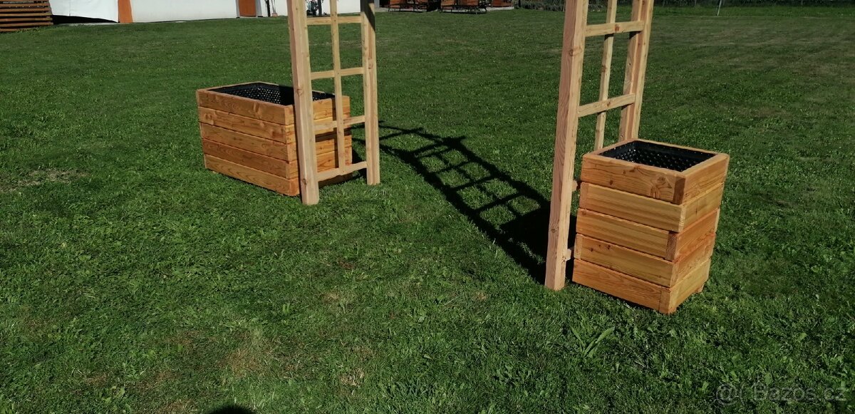 Zahradní pergola rovná s mříží z Modřínu - 17