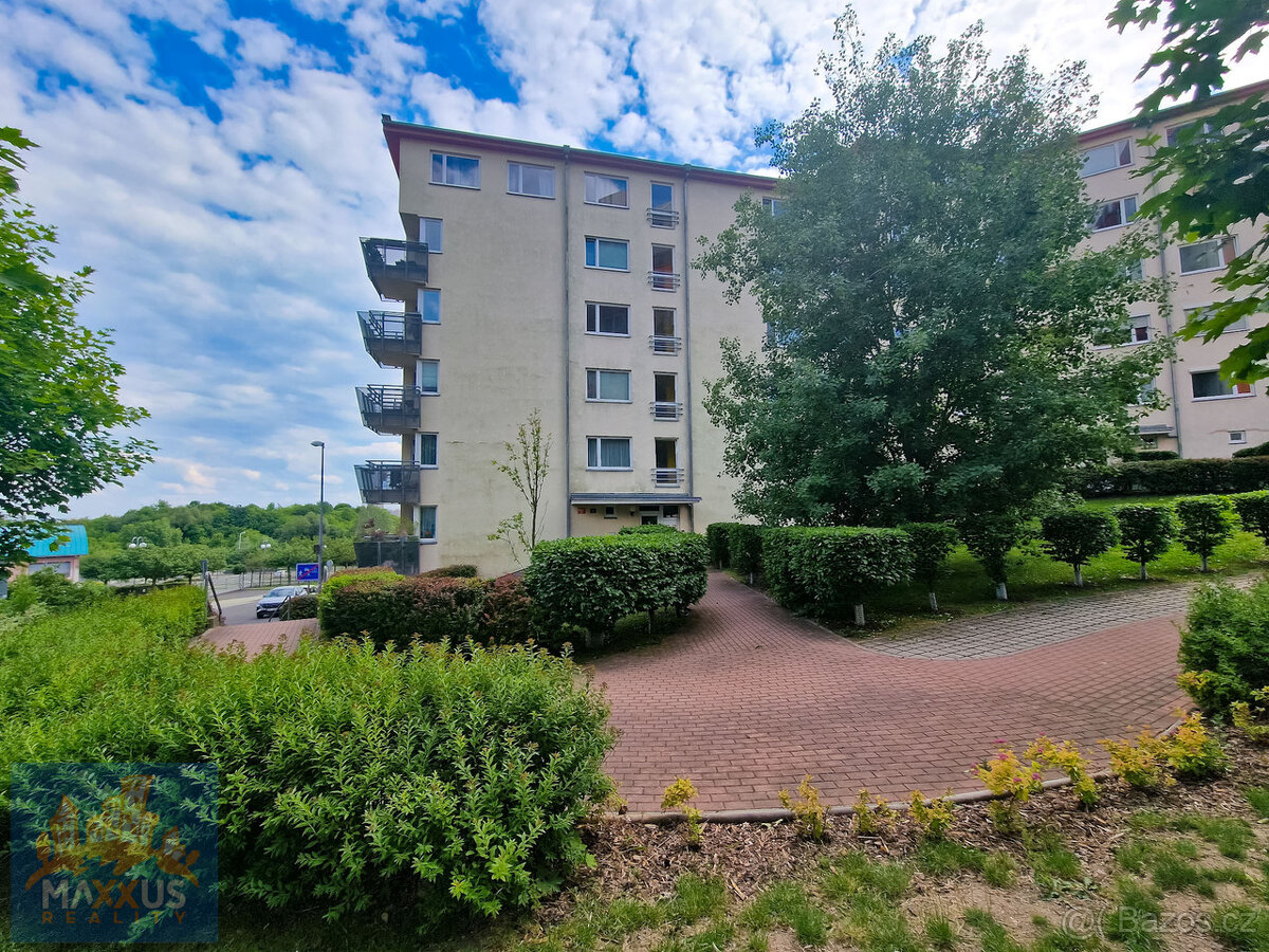 Pronájem světlého bytu 2+kk (52 m2) s balkonem, sklepem a GS - 17