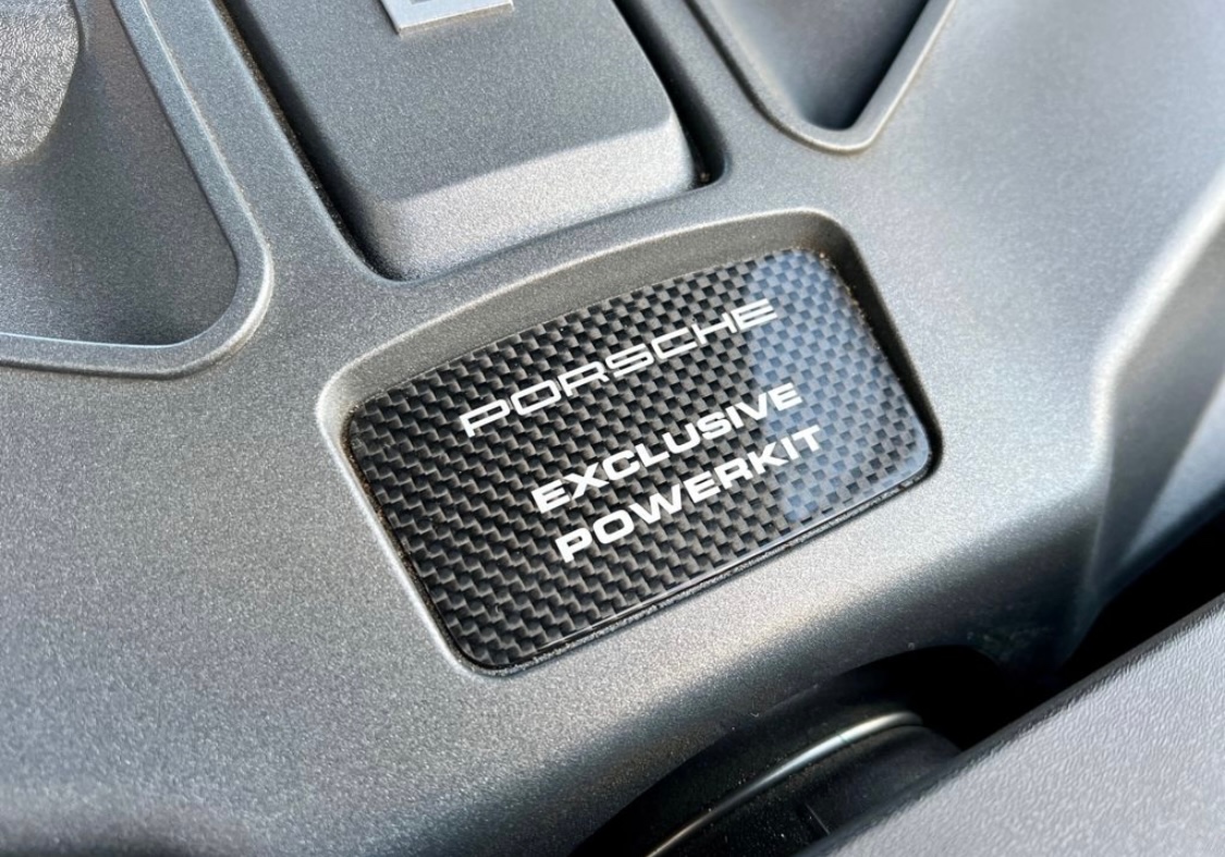 2016 Porsche Macan Turbo Performance - 17