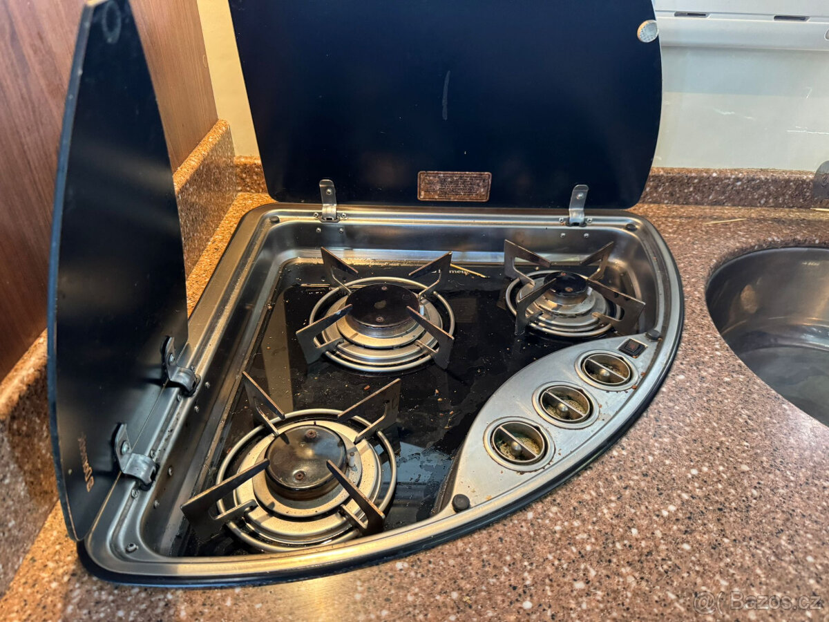 McLouis Nevis, 2014 - celointegrovaný obytný vůz - 17