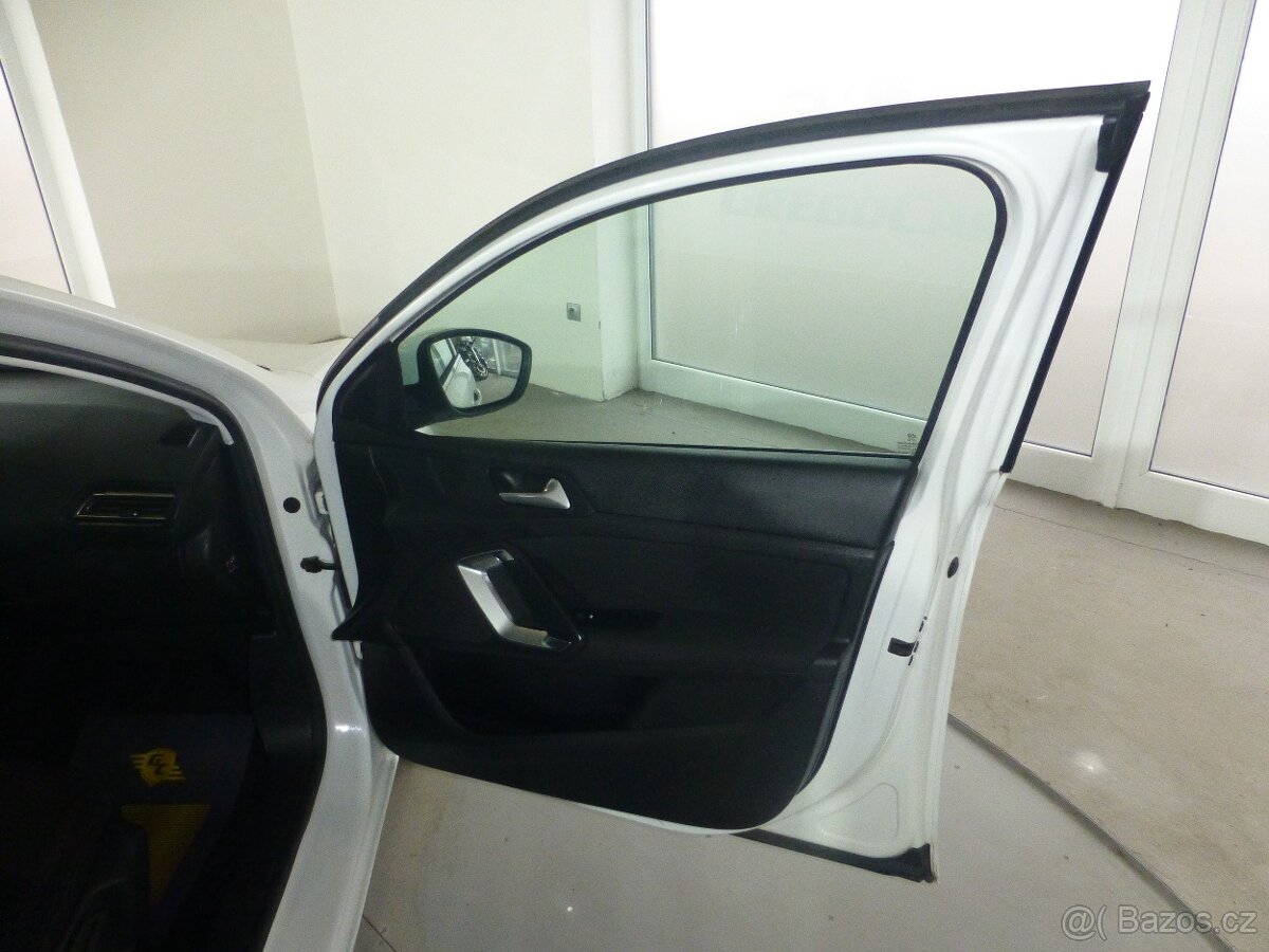 Peugeot 308 1,6HDI NAVIGACE ALU FULL LED - 17