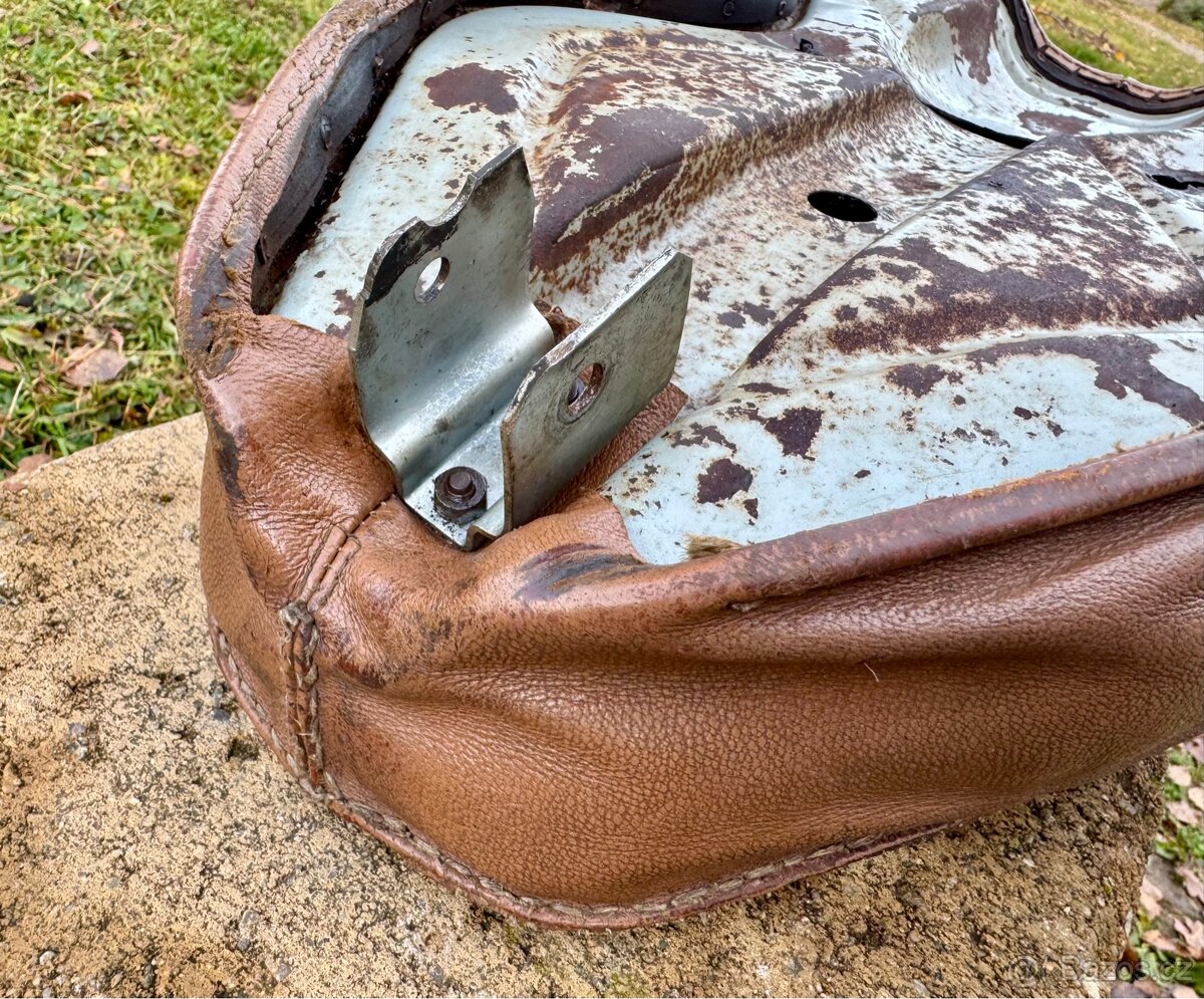 Jawa CZ kyvacka - sedlo kytara - 17