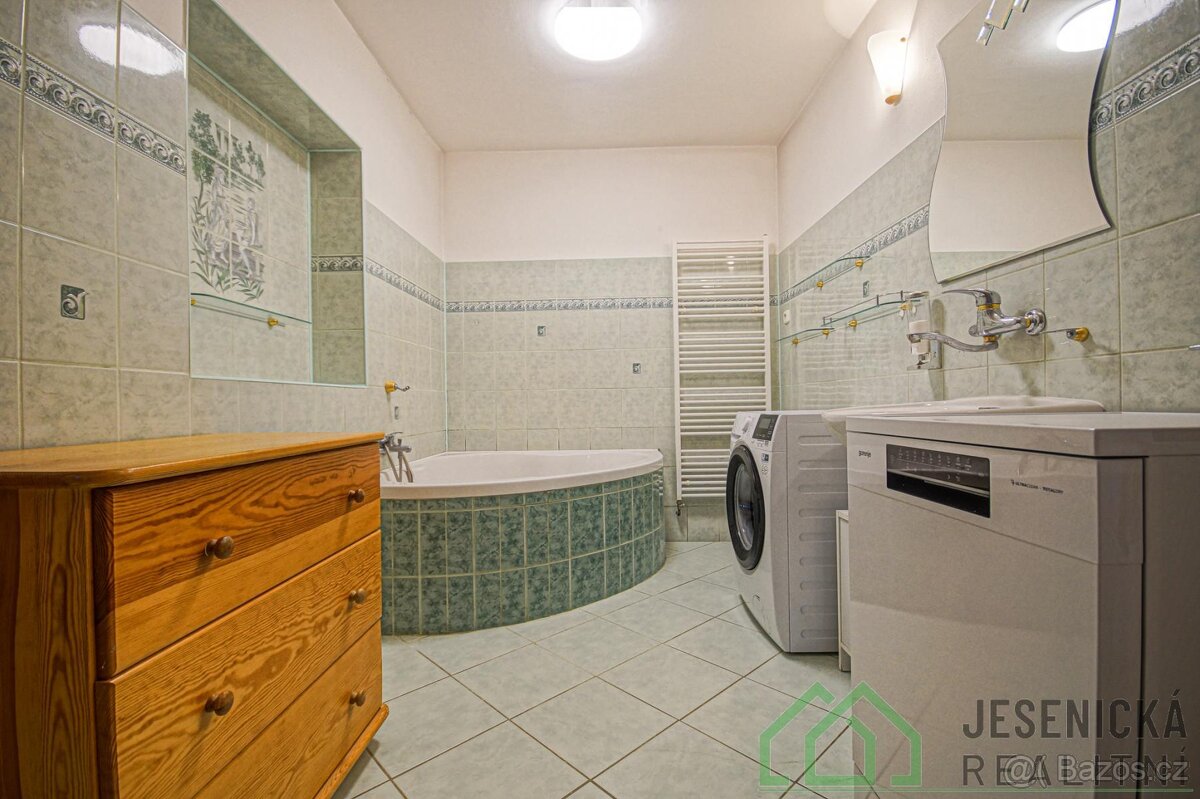 Prodej rodinného domu s obchodním prostorem ve městě Žulová - 17
